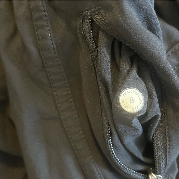 Lululemon Hotty Hot low-rise shorts in black Size 8 - Picture 3 of 3